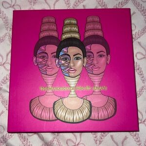 Juvias Place eyeshadow palette